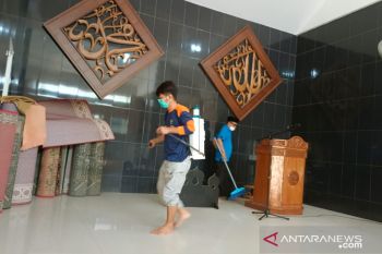 Baznas Makassar gelar bersih-bersih masjid cegah penularan COVID-19
