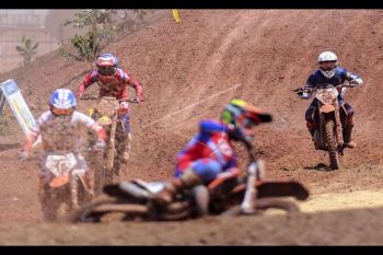 Tuan rumah kawinkan emas motorcross beregu