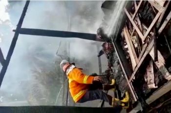 Diduga Korsleting listrik, Rumah adat Aceh terbakar