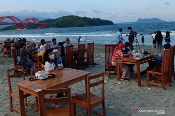 PON Papua (serba-serbi) - Restoran di Pantai Holtekamp stop orderan padahal baru tiga jam buka