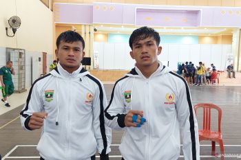 PON PAPUA - Kakak-adik berjuang raih medali untuk Sumbar akan bertarung di semifinal Gulat