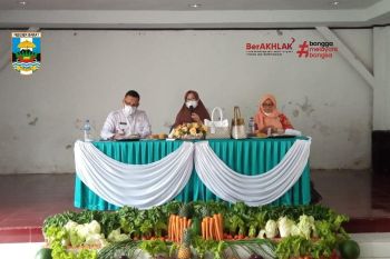 Ketua TP PKK Kabupaten Pesisir Barat rapat persiapan kunjungan ketua TP PKK Provinsi