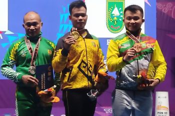 PON XX Papua - Viki Aryanto sabet emas untuk Lampung dari angkat berat