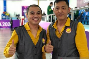 Pebiliar ganda putra Erwin/Rudy sumbang emas biliar PON XX pertama bagi Jatim