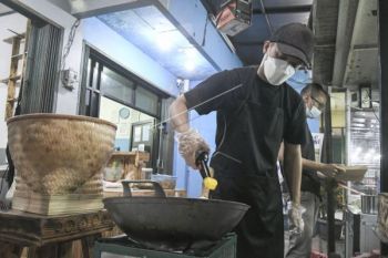 Mantan Penyidik KPK Beralih Profesi Jadi Juru Masak Nasi Goreng