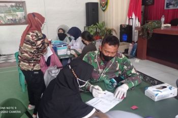 Antusias warga ikut pelaksanaan vaksinasi COVID-19 di Markas Kodim