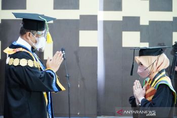 Rektor: Sarjana harus berpikir kreatif dan orisinal hadapi perubahan