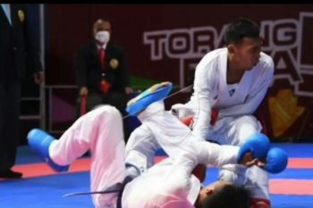 PON XX Papua - Ari Saputra sumbang emas karate untuk Lampung