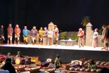Pemkab Sleman-Bea Cukai menyosialisasikan cukai rokok lewat ketoprak