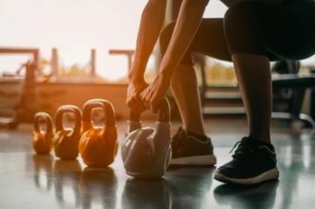 Ini manfaat olahraga dua jam sebelum tidur