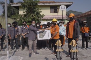 Mahasiswa Geomatika Itera beri pelatihan drone pada siswa SMK