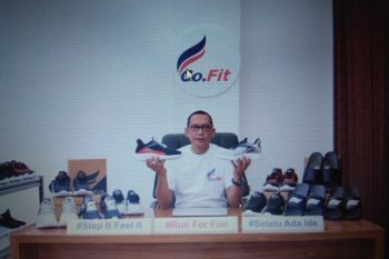 Perusahaan UMKM lokal Surabaya luncurkan produk sepatu untuk sasar anak muda