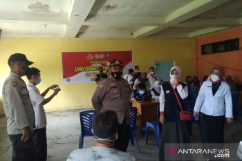 Ratusan pedagang di pasar  Baturaja divaksin COVID-19