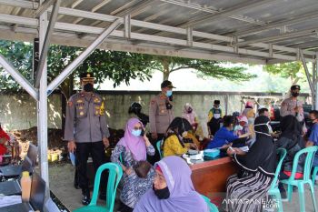 Polres Sukabumi gelar gebyar seribu vaksin untuk lansia
