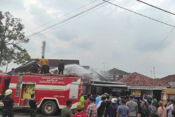 Satu toko dan rumah di Metro ludes dilalap api
