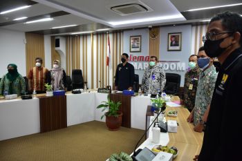 Pemkab Sleman meraih dua penghargaan STBM "Enabling Environment 2021"