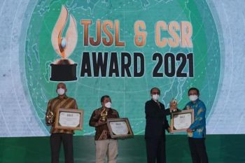 Dwi Satriyo dinobatkan sebagai "The CEO/Leader of TJSL Initiative Manufacturing"