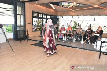 Melihat keunikan batik khas Kampar