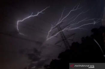 Warga NTB, waspadai potensi hujan lebat disertai angin kencang