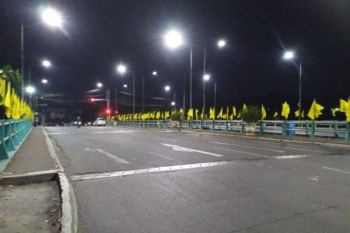 DPD Golkar minta maaf bendera partai bertebaran di Surabaya