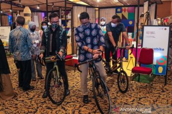 Sandiaga Uno tinjau Pameran Apresiasi Kreasi Indonesia 2021 di Bogor