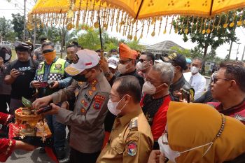 Klub motor HDCI bagikan beras kepada warga di Mukomuko
