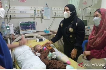 Ketua TP-PKK Kaltara Serahkan Bantuan Dana Untuk Operasi Abidzar