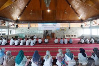 PLN Sumbar gelar tausiyah maulid dan sambut HLN ke 76