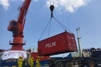 Mabar terima perdana beras Merauke dengan kapal tol laut