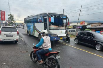 Kemacetan terjadi di Jalur Bukittinggi-Padang Panjang akibat tabrakan beruntun