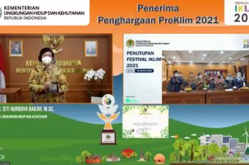 Bina masyarakat dalam aksi nyata Proklim, Bupati Tanah Datar dapat penghargaan Menteri LHK