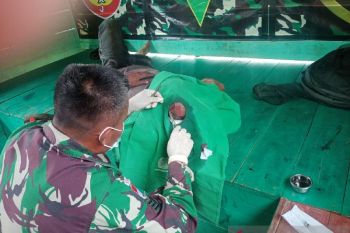 Satgas TNI Yonif 403 bantu obati luka robek warga di perbatasan RI-PNG