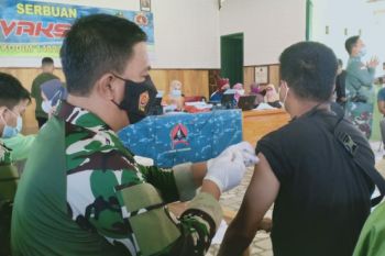 800 warga ikut vaksinasi COVID-19 di Kodim Polewali Mandar
