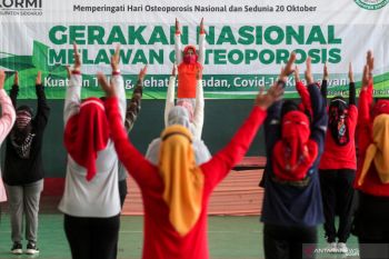 Cegah osteoporosis dengan hindari gaya hidup rebahan