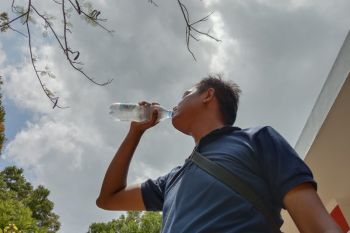 Jadwal minum air putih yang baik dalam sehari