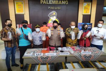 Polisi tangkap dua tersangka penyelundupan benih lobster senilai Rp15 miliar