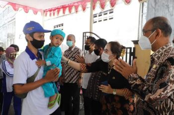 Bantul memberangkatkan lima keluarga calon transmigran ke Sulawesi Barat