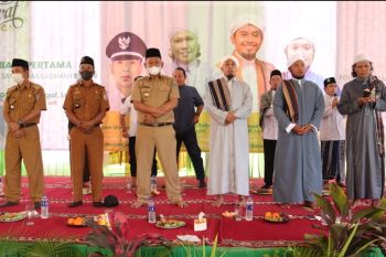 Wakil Bupati Pringsewu hadiri peletakan batu pertama pembangunan Pesantren Mulazamah