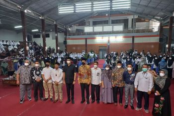 Legislator edukasi warga Bukittinggi dalam konsumsi obat, makanan dan kosmetik