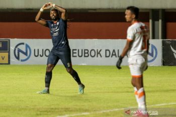 Arema FC tundukkan Borneo FC  2-1