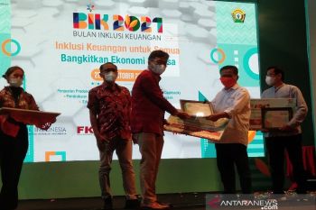 Perum LKBN ANTARA Biro Sultra raih penghargaan Duta Inklusi Keuangan dari OJK
