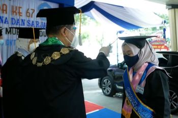 UMK gelar wisuda dengan sistem "drive thru"