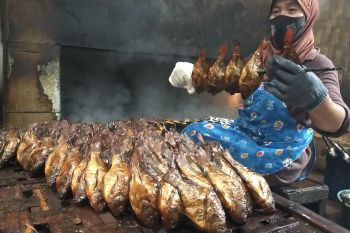 Menengok kampung pengolah sampah dan ikan asap Penatarsewu - Sidoarjo