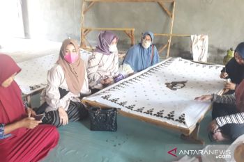 Melihat usaha batik Srikandi di Kampar