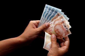 Lira Turki anjlok ke rekor terendah setelah Erdogan usir 10 dubes barat