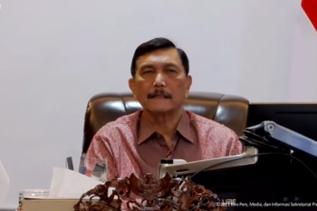 Luhut: Presiden Jokowi minta harga tes PCR turun menjadi Rp300 ribu