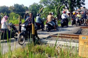 KAI imbau masyarakat waspadai perlintasan agar tak tertabrak  kereta