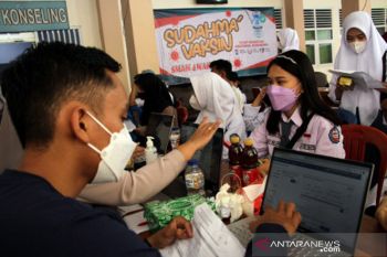 Vaksinasi pelajar di Makassar