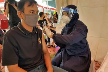 Gubernur Kepri harap bupati/wali kota kejar vaksinasi lansia 60 persen