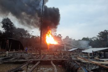 Kebakaran di sumur minyak ilegal di Batanghari  berhasil dipadamkan